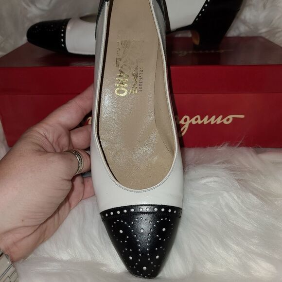 SALVATORE FERRAGAMO VINTAGE PUMP HEELS (7.5AA) - Picture 7 of 13